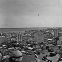 Vista parcial da cidade de Manaus, trecho do Rio Negro ao fundo (AM)