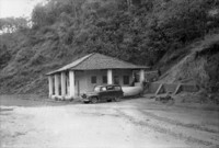Casa e carro do IBGE na cidade de Monte Sião (MG)