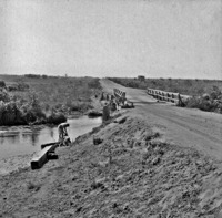 Ponte sobre o rio Verde : acampamento dos índios Parecis (MT)