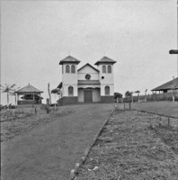 Igreja no bairro de Floriano : Município de Maringá (PR)