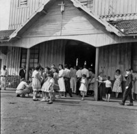 Cidade de Maringá, vendo-se igreja (PR)