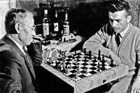 Madeira trabalhada : tabuleiro de xadrez, vendo-se jogadores (PR)
