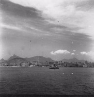 Vista da cidade do Rio de Janeiro, Praça XV, Praça Paris, Aeroporto Santos Dumont, vendo-se as muralhas ao fundo (RJ)