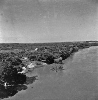 Panorâmica (da ponte) para o norte do rio Jacuí : Município de Rio Pardo (RS)