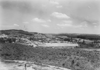 [Vista da cidade de Criciúma ligada ao morro do Barreiro, vendo-se à esquerda, habitações dos operários das minas (SC)]