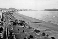 Vista da cidade de Santos, vê-se o centro e parte da praia (SP)