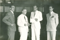 Censo de 1940 : entrega do Boletim de Família ao Secretário do Interior e Justiça da Bahia, Lafayette Pondé