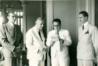 Censo de 1940 : entrega do Boletim de Família ao Secretário da Fazenda da Bahia, Raul da Costa Lino