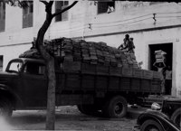 Censo de 1940 : transporte do material censitário para trituração