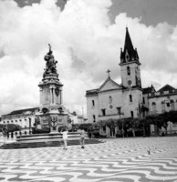 Igreja de São Sebastião e o monumento comemorativo da abertura dos portos (AM)