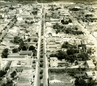 Vista aérea da cidade : [Avenida Senhor dos Passos] : Feira de Santana, BA