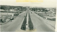 Avenida Juscelino Kubitschek : [vista panorâmica da cidade] : Governador Valadares, MG