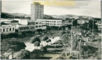 Praça do XX Aniversário : Rua Marechal Floriano : vista panorâmica da cidade : Governador Valadares, MG