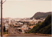 Avenida Barão do Rio Branco : [vista panorâmica da cidade] : Juiz de Fora, MG