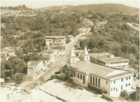 [Vista panorâmica da cidade] : Igreja Matriz de São Gonçalo : Contagem, MG