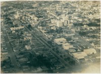 Vista [aérea] da cidade : [Avenida Getúlio Vargas] : Patos de Minas, MG