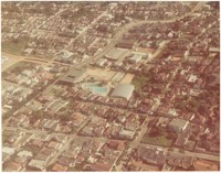 [Vista aérea da cidade]: Avenida Comendador Francisco Avelino Maia : Passos, MG