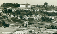 [Vista panorâmica da cidade : Estação Ferroviária de Barbacena : Basílica de São José Operário] : Barbacena, MG