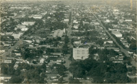 Vista aérea da cidade : Novotel Palace : Quadra de Esportes do Centro Educacional Major Otávio Pitaluga : Praça Brasil : Rondonópolis (MT)
