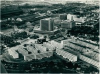 Conjuntos residenciais da Companhia Siderúrgica Nacional : [Vista aérea da cidade] : Volta Redonda, RJ