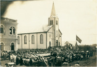 [Desfile do Dia da] Bandeira : [vista panorâmica da cidade : Igreja] : Brusque, SC