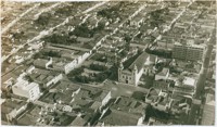Vista aérea da cidade : Praça Dom Epaminondas : Catedral de São Francisco de Chagas : Taubaté, SP