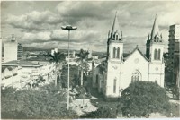 [Vista panorâmica da cidade : Praça Governador Pedro de Toledo : Igreja] Matriz Nossa Senhora do Desterro : Jundiaí, SP