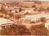 [Vista panorâmica da cidade : Escola Estadual Antônio Tonon] : Banco Banespa S. A. : Coronel Macedo, SP