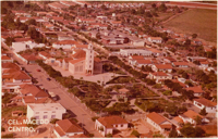 Vista [aérea] da cidade : Praça [Padre Elredo : Paróquia Nossa Senhora da Conceição Aparecida] : Coronel Macedo, SP