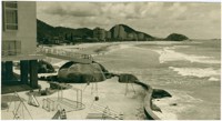Hotel [Pousada] Sobre As Ondas : [Praia das Pitangueiras : vista panorâmica da cidade] : Guarujá, SP