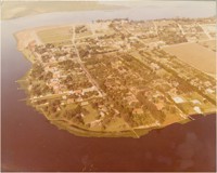 [Vista aérea da cidade] : Orla da Represa Salto Grande : Praia dos Namorados : Camping Municipal : Americana, SP