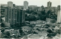 Vista panorâmica da cidade : [Edifício Abdo Najar : Basílica de Santo Antônio de Pádua] : Americana, SP