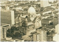 Vista aérea da cidade : [Igreja Matriz de São Bento] : Araraquara, SP