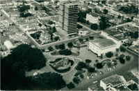 [Vista aérea da cidade : Praça Toledo Barros : Gruta : Cine Vitória : Edifício Tatuíbe] : Limeira (SP)