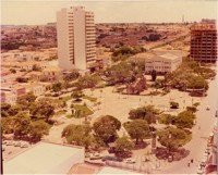 [Vista panorâmica da cidade] : Praça Toledo Barros : [Gruta : Edifício Tatuíbe : Cine Vitória] : Limeira (SP)