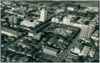 Vista aérea [da cidade : Praça da República] : Catanduva, SP
