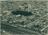 [Vista aérea da cidade] : Estação da Ferrovia Paulista S. A. : Rio Claro, SP