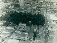 [Vista aérea da cidade] : Praça Sargento Othoniel Marques Teixeira : Rio Claro, SP