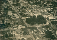 Vista aérea da cidade : [Praça da Matriz : Igreja Matriz Nossa Senhora da Conceição] : Tatuí, SP