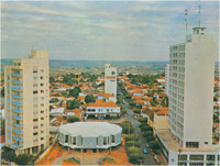 [Edifício Jangada] : Igreja Matriz de Nossa Senhora Aparecida : [Rua Luiz Pereira Barreto : vista panorâmica da cidade] : Araçatuba (SP)
