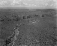 Vista aérea da Serra com escarpa abrupta e campo no topo entre Rondonópolis e Poxoréu (MT)