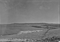 Serra do Barreiro, oeste de Tibagi com a pedra branca à esquerda (PR)