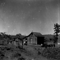 Casa de colono na estrada para o município de Marmeleiro : município de Marmeleiro