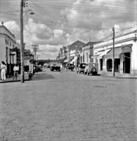Rua Barão de Rio Branco, uma das principais da cidade : Município de Birigui (SP)
