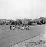 Aglomerado de caminhões em Angatuba a caminho de Curitiba : município de Angatuba