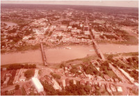 Vista aérea da cidade : [Rio Acre : Ponte Juscelino Kubitschek : Ponte Coronel Sebastião Dantas] : Rio Branco, AC