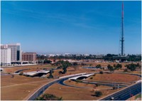 [Vista panorâmica da cidade : Eixo Monumental : Torre de Televisão de Brasília] : Brasília, DF