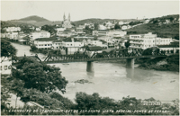 [Vista panorâmica da cidade] : Rio Itapemirim : Ponte de Ferro : Cachoeiro de Itapemirim, ES