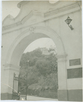 Portão de acesso ao Convento da Penha : Vila Velha, ES