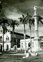 Praça Gonçalves Dias : [Estátua de Gonçalves Dias] : Igreja de Nossa Senhora dos Remédios : São Luís, MA